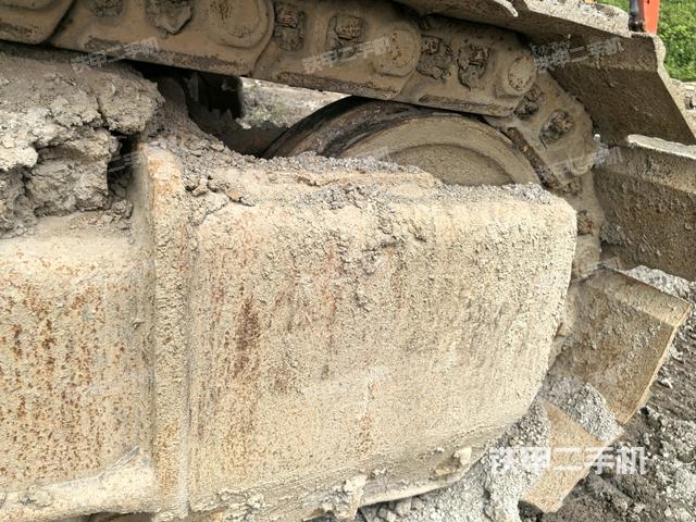 左驅(qū)動輪（行走機構(gòu)）