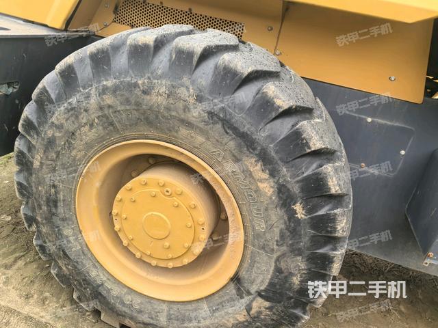 前轮右侧减震块连接及部件（压路机前后车架）