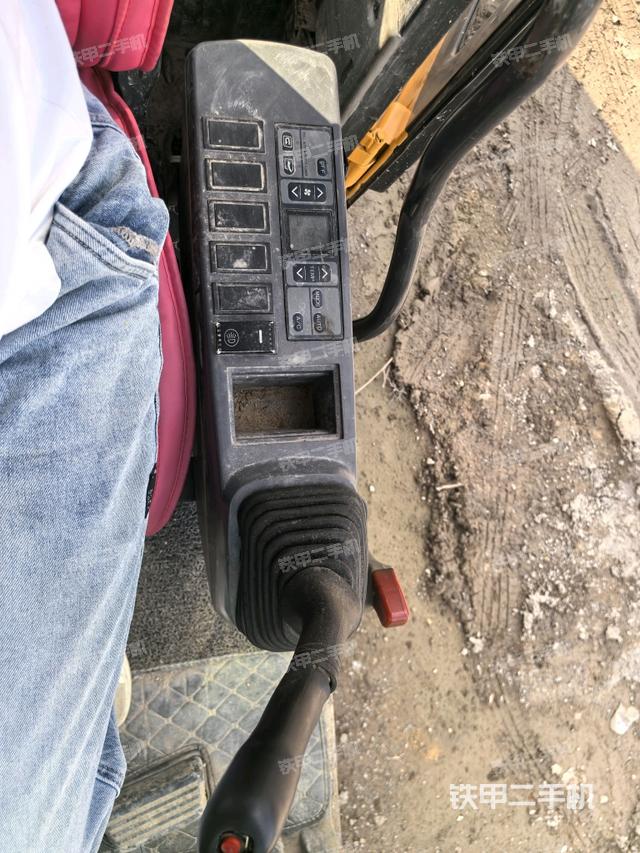 座椅左側(cè)控制臺/音響/含左手柄（駕駛室部分）