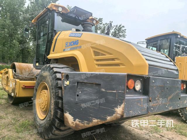 左后45°（压路机整机外观）