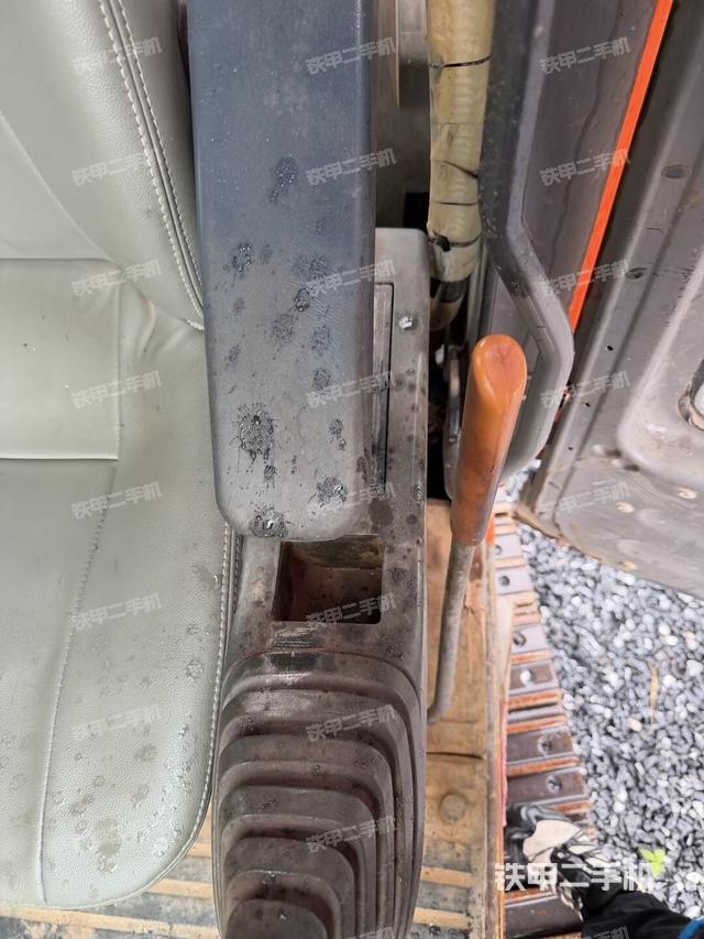 座椅右侧控制台/钥匙门/油门/含右手柄（驾驶室部分）