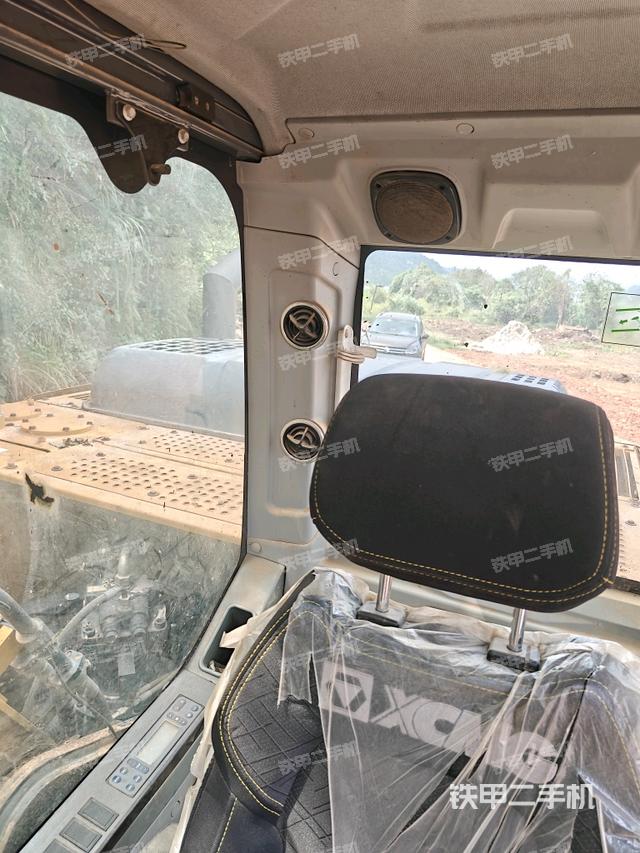 后窗玻璃角標（駕駛室部分）