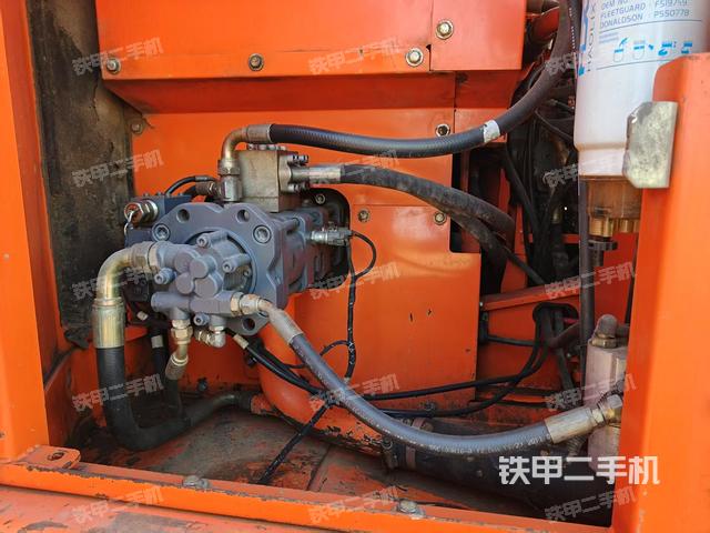 液壓泵艙室正面整體（整機(jī)外觀）