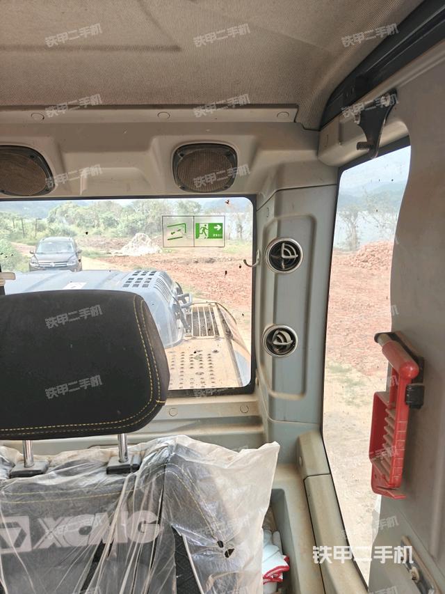 座椅右側控制臺/鑰匙門/油門/含右手柄（駕駛室部分）