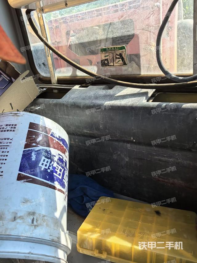 座椅右側(cè)控制臺/鑰匙門/油門/含右手柄（駕駛室部分）