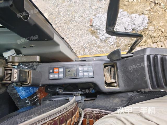 座椅左侧控制台/音响/含左手柄（驾驶室部分）