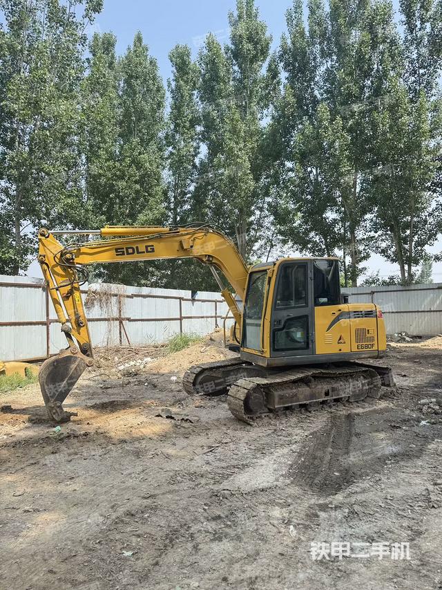 駕駛室頂部（整機外觀）