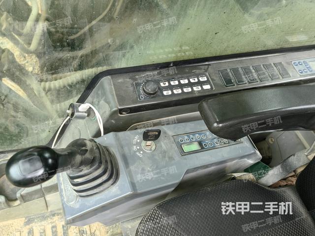 座椅右側(cè)控制臺(tái)/鑰匙門/油門/含右手柄（駕駛室部分）