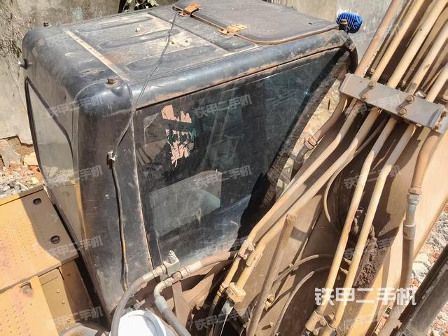 驾驶室顶部（整机外观）