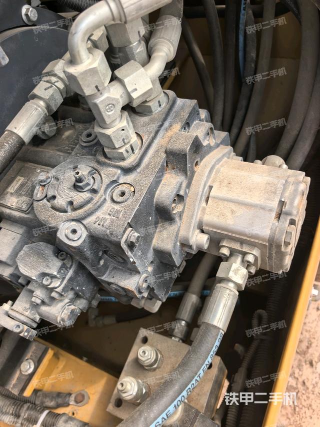 散热器全景（压路机发动机舱）