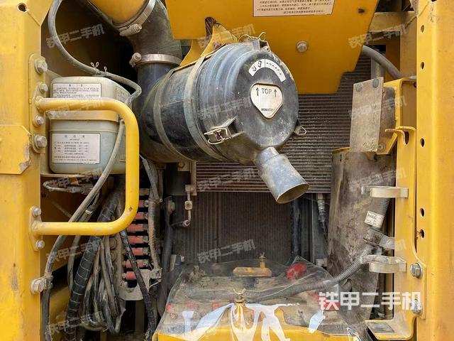 驾驶室顶部（整机外观）