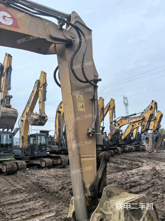 大臂整体 右侧（工作和回转装置）