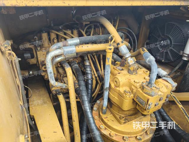 回轉馬達和主控閥（整機外觀）