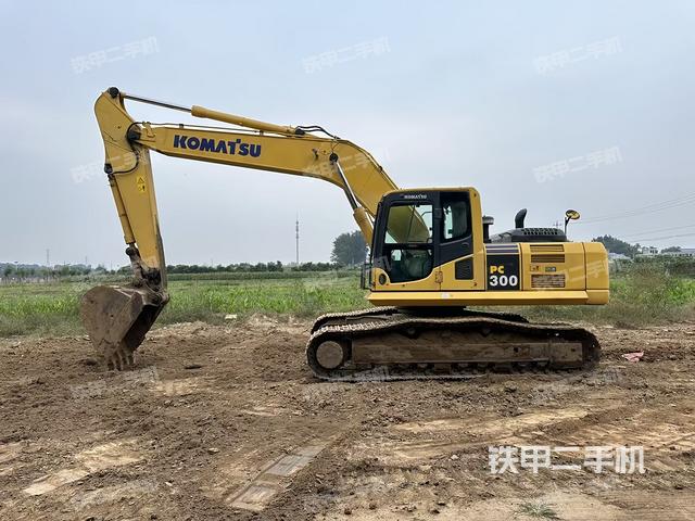 小松PC240LC-8M0挖掘机