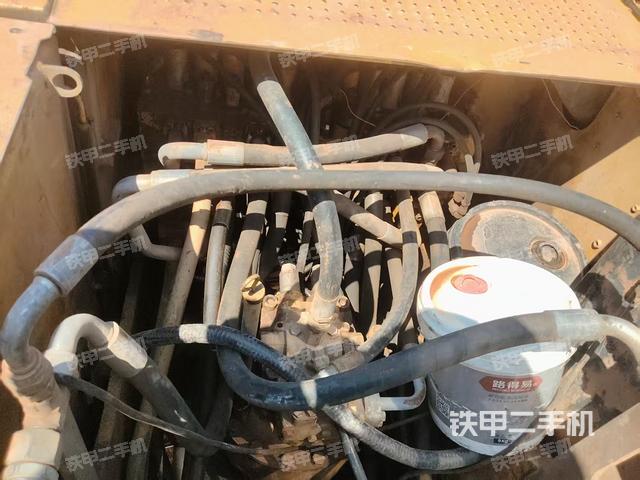 回转马达和主控阀（整机外观）