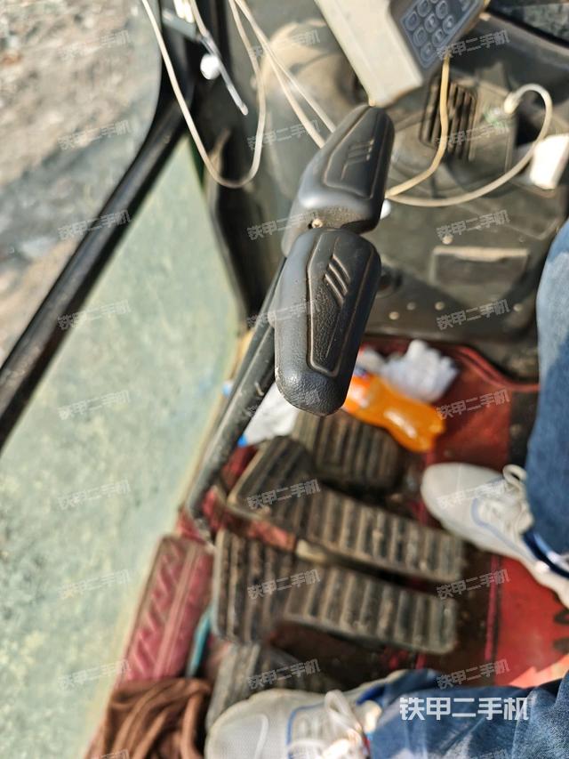 座椅左側(cè)控制臺/音響/含左手柄（駕駛室部分）