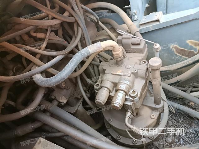 回轉(zhuǎn)馬達(dá)和主控閥（整機(jī)外觀）