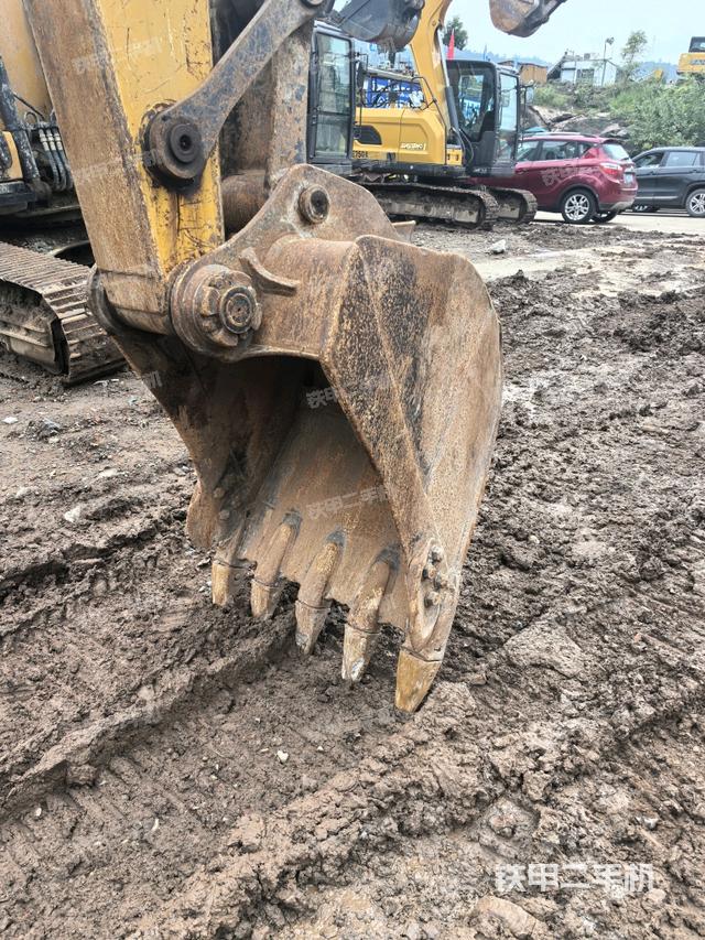 小臂整體左后（工作和回轉裝置）