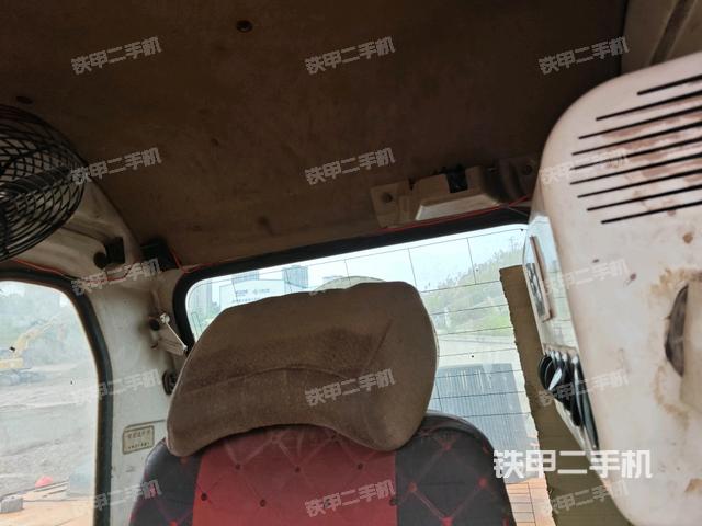 座椅后部（驾驶室部分）