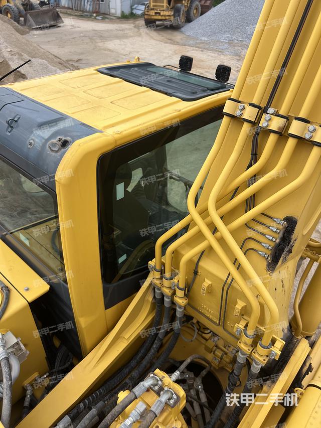 驾驶室顶部(整机外观) 驾驶室顶部(整机外观)