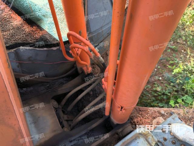 大臂油缸整体 竖拍（工作和回转装置）