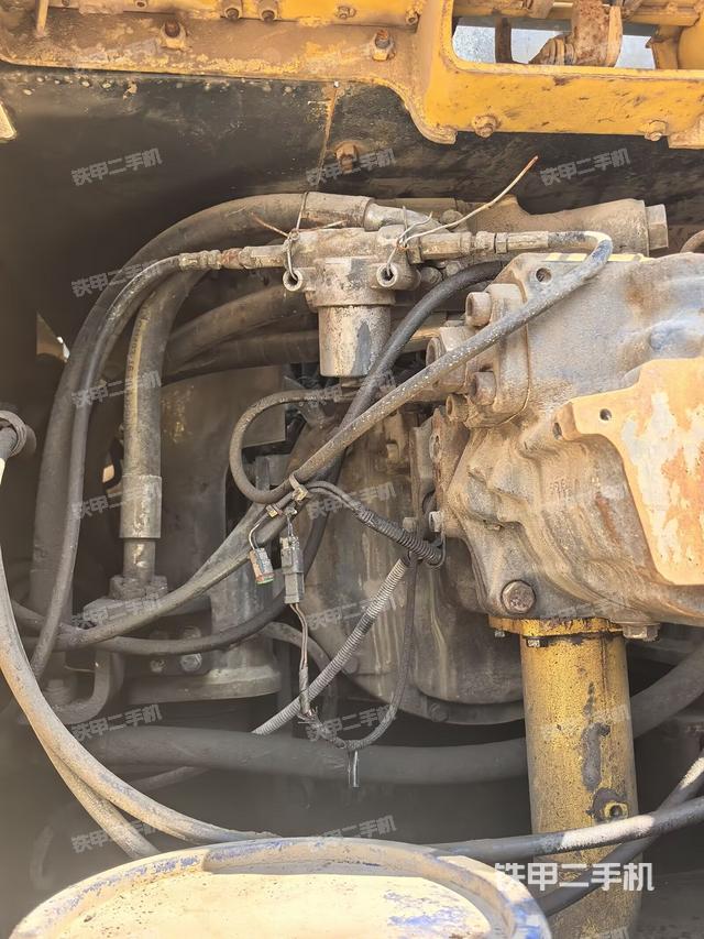 液壓泵斜45?左（大件艙室）