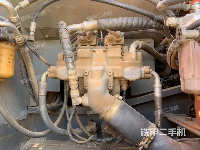 液壓泵艙室正面整體（整機(jī)外觀）