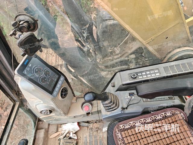 座椅左側控制臺/音響/含左手柄（駕駛室部分）