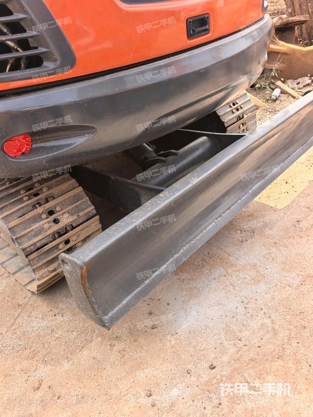 转盘和下车架正前（工作和回转装置）