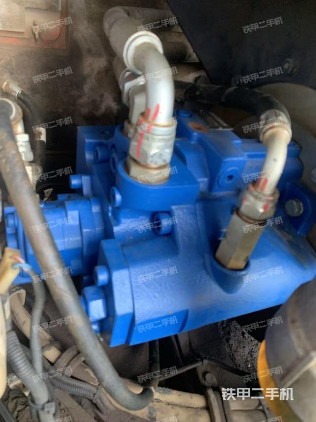 液壓泵艙室正面整體（整機(jī)外觀）