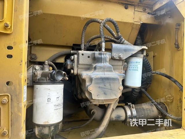 液壓泵艙室正面整體（整機(jī)外觀）
