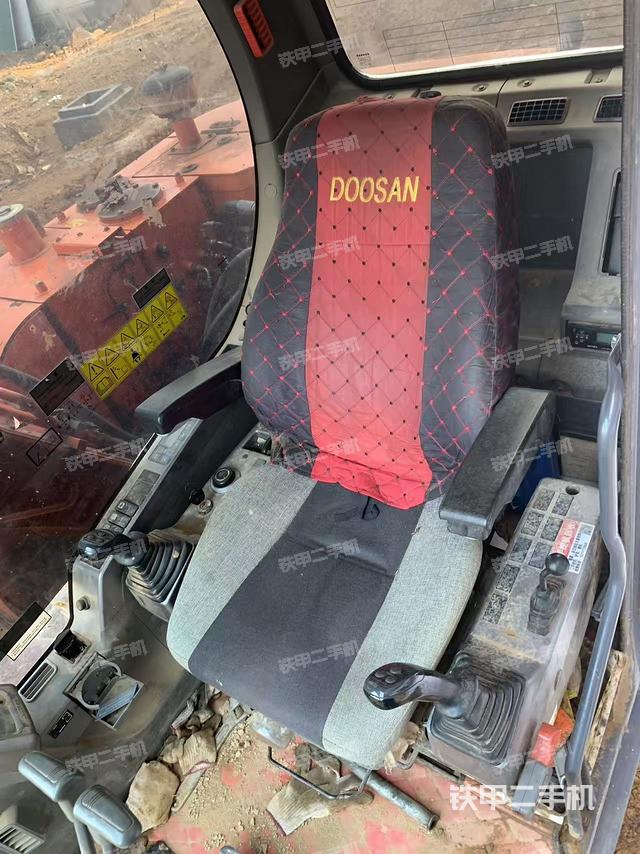 駕駛室整體（整機(jī)外觀）