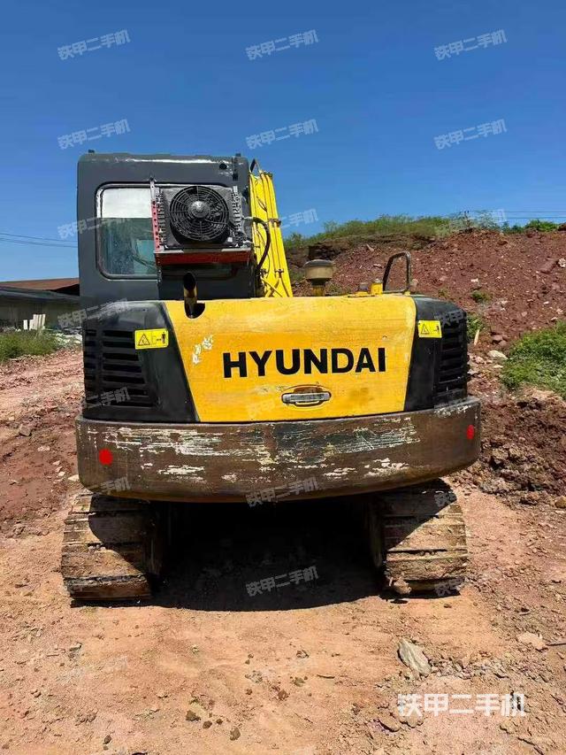 驾驶室顶部（整机外观）