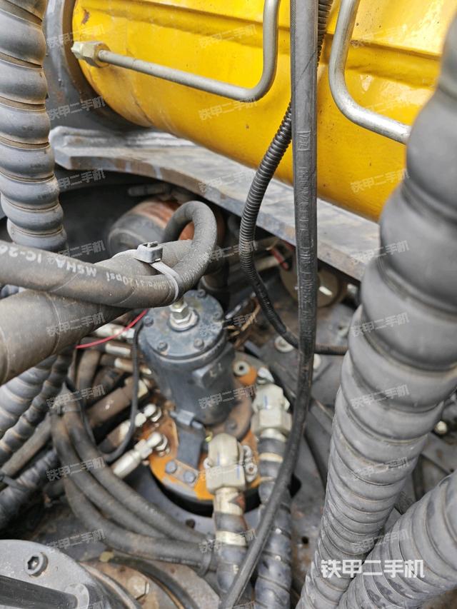 中央回转接头特写（上车部件）