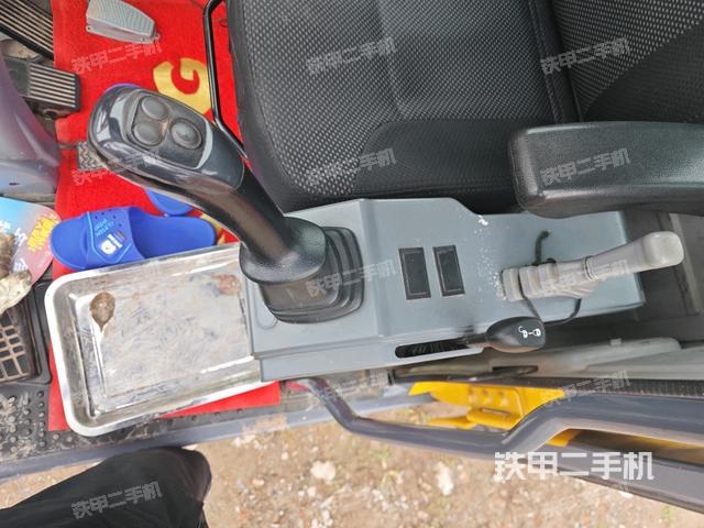 座椅左侧控制台/音响/含左手柄（驾驶室部分）