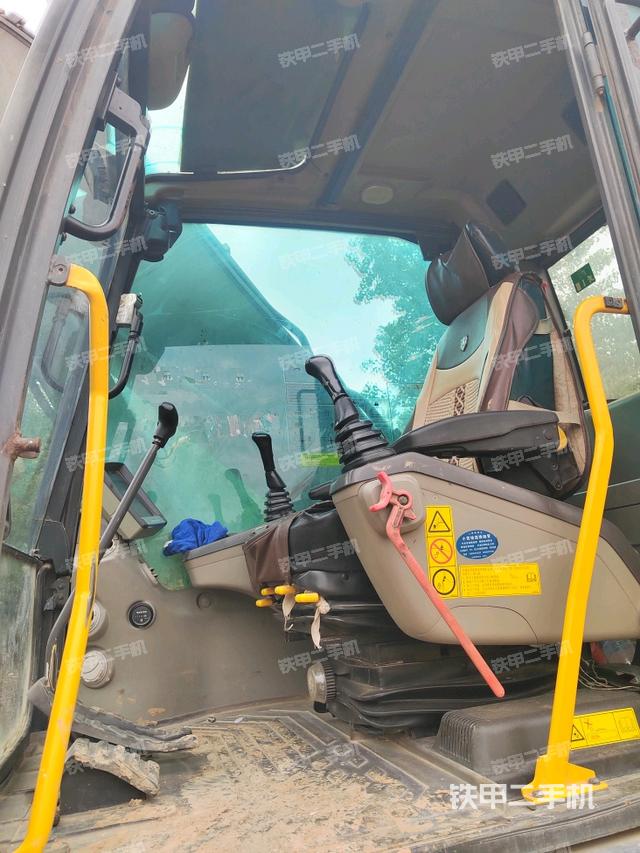 駕駛室整體（整機外觀）