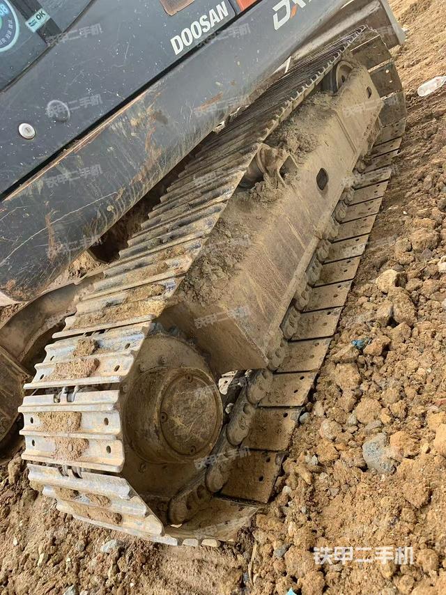 單側(cè)履帶整體（整機(jī)外觀）