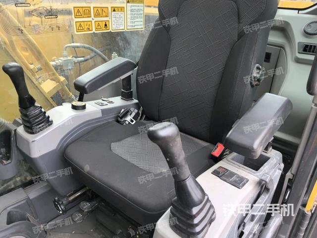 后窗玻璃角标（驾驶室部分）