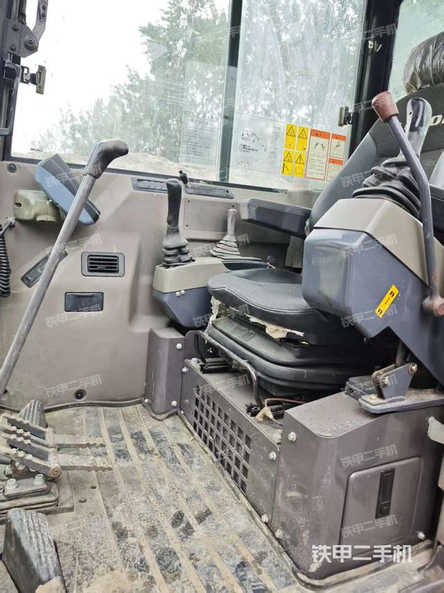 駕駛室整體（整機(jī)外觀）