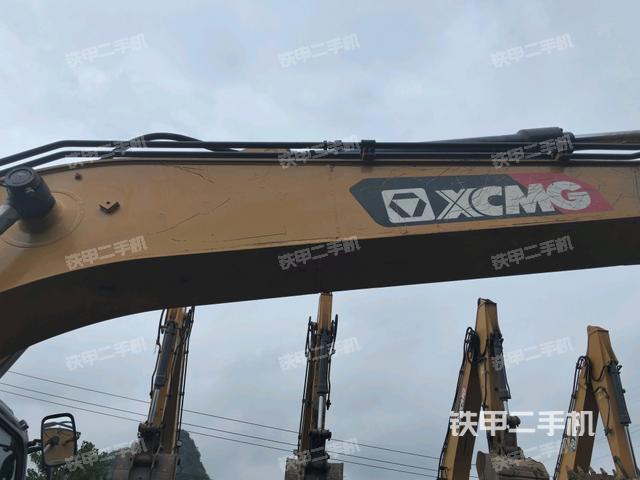 大臂油缸整体 竖拍（工作和回转装置）