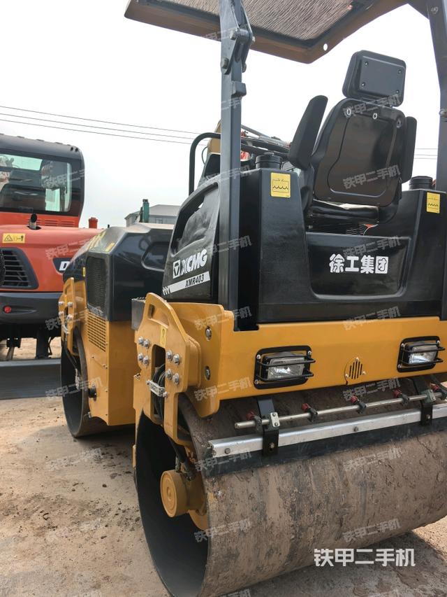 右后45°（压路机整机外观）