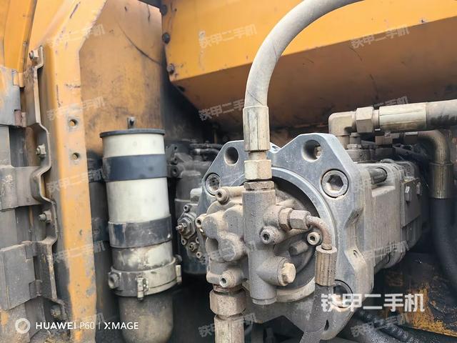 液压泵舱室正面整体（整机外观）