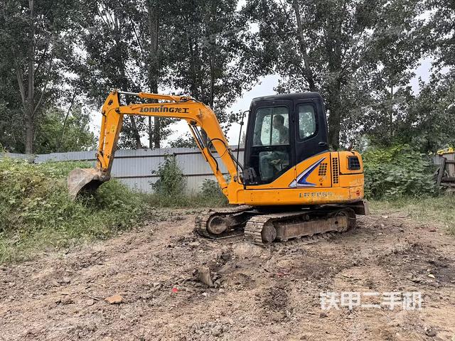 駕駛室頂部（整機外觀）