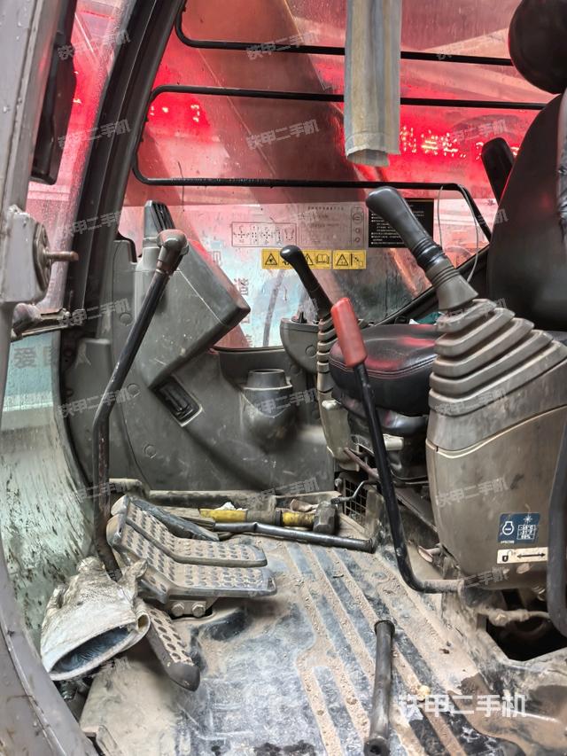 駕駛室整體（整機(jī)外觀）