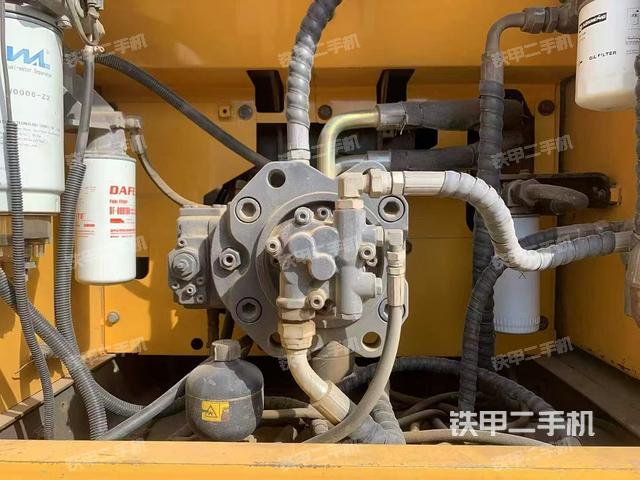 液压泵舱室正面整体（整机外观）