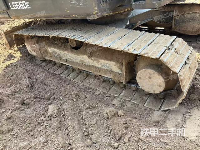 單側(cè)履帶整體（整機(jī)外觀）