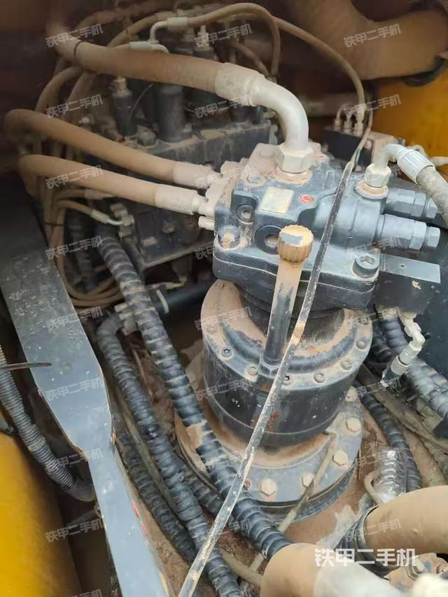 回轉(zhuǎn)馬達(dá)和主控閥（整機(jī)外觀）