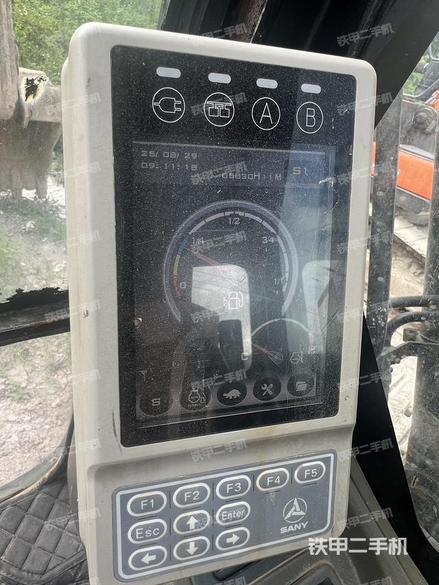 駕駛室整體（整機(jī)外觀）