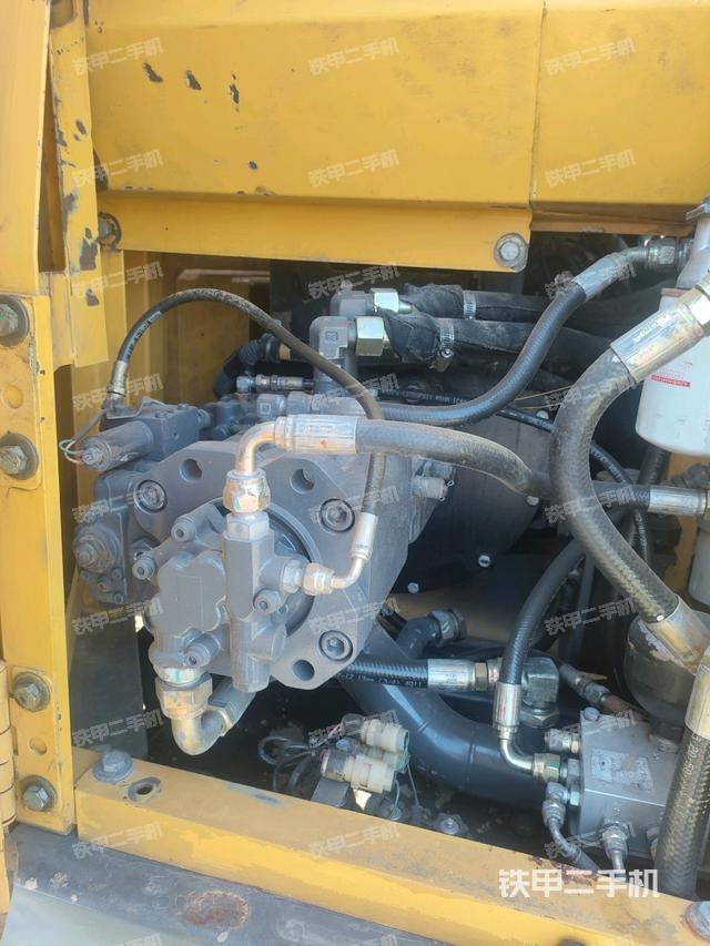 液壓泵艙室正面整體（整機(jī)外觀）