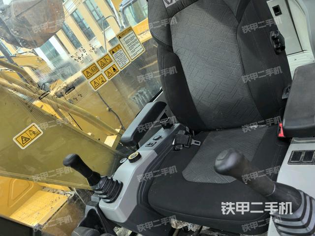 座椅后部（驾驶室部分）